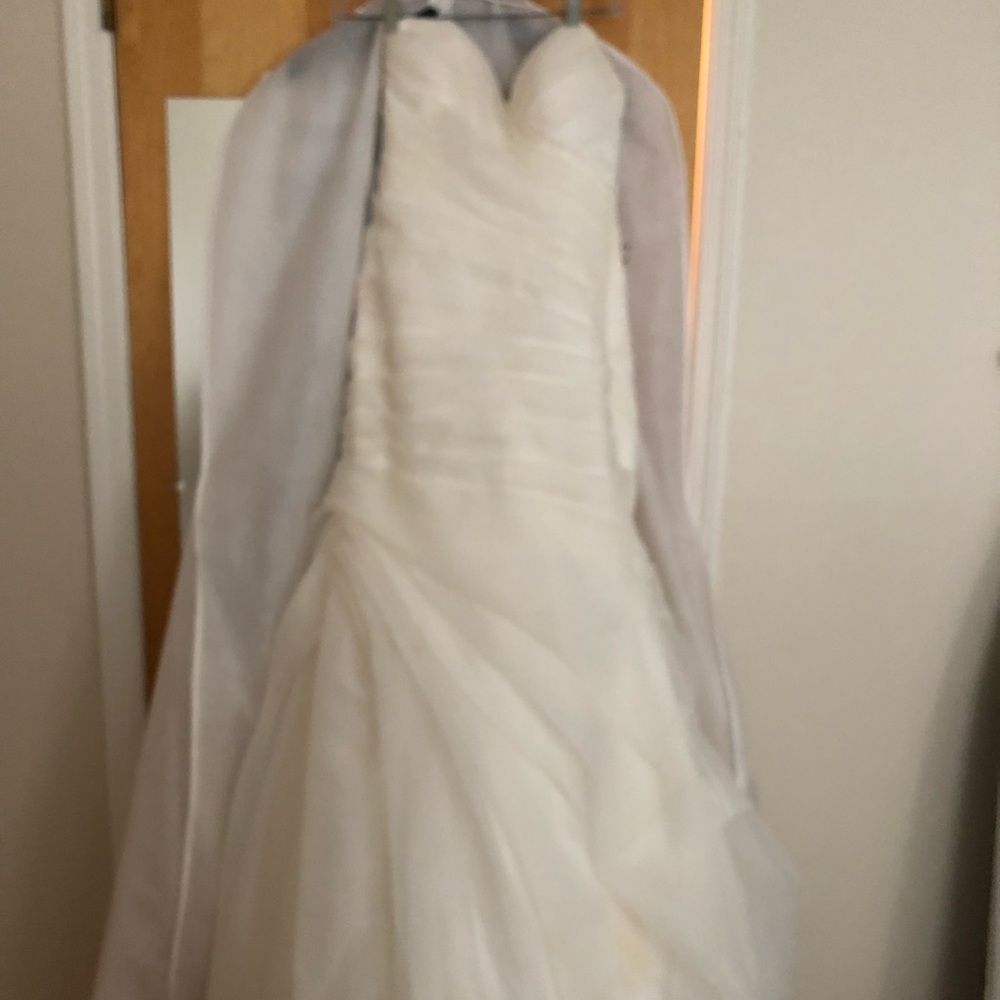 Essence of Australia wedding gown - Picture 2 of 6